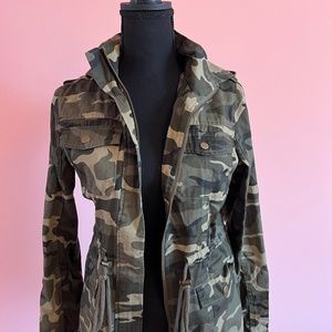 Women’s lightweight jacket.